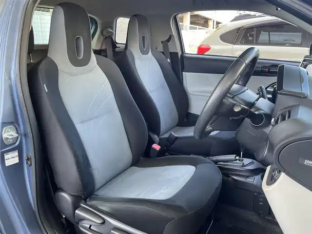 トヨタ ｉＱ 130G 和歌山県 2013(平25)年 8.1万km グレイッシュブルーメタリック 純正ナビ（FM/AM/CD/ワンセグTV/Bluetooth）/1300cc/車長300cm/フォグランプ/ETC/プッシュスタート/オートエアコン/ECOMODE/スペアキー/純正フロアマット/保証書/取扱説明書