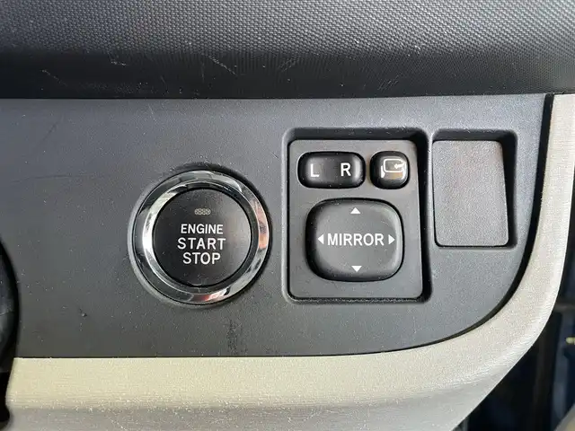 トヨタ ｉＱ 130G 和歌山県 2013(平25)年 8.1万km グレイッシュブルーメタリック 純正ナビ（FM/AM/CD/ワンセグTV/Bluetooth）/1300cc/車長300cm/フォグランプ/ETC/プッシュスタート/オートエアコン/ECOMODE/スペアキー/純正フロアマット/保証書/取扱説明書