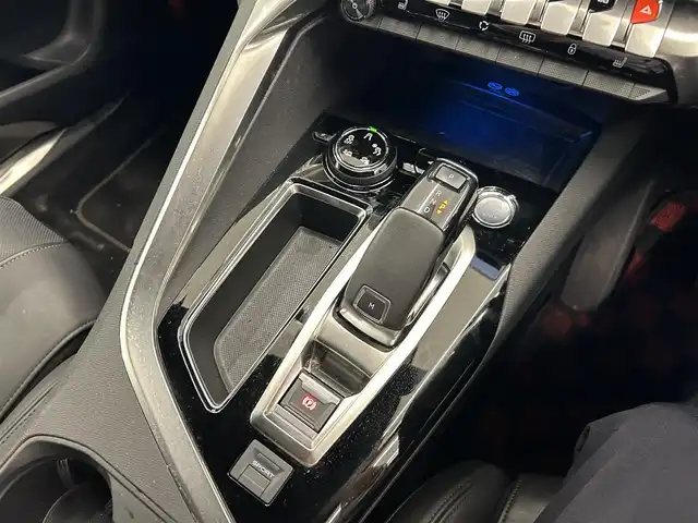 プジョー ５００８ GT ブルーHDi 岡山県 2019(令1)年 4.6万km ネイクルホワイト プジョー純正ナビ/パノラマビューカメラ/ファーストクラスパッケージ/Bluetooth/USB/アップルカープレイ/アンドライドオート/アクティブセーフティーブレーキ/レーンキープ/ブラインドスポットアシスト/パノラマガラスサンルーフ/ACC/パワーテールゲート/運転席パワーシート/ナッパレザーシート/シートヒーター/アンビエントライト/パヒュームディフューザー/オートライト/オートワイパー/パークアシスト/インテリジェントハイビーム/ドラレコ