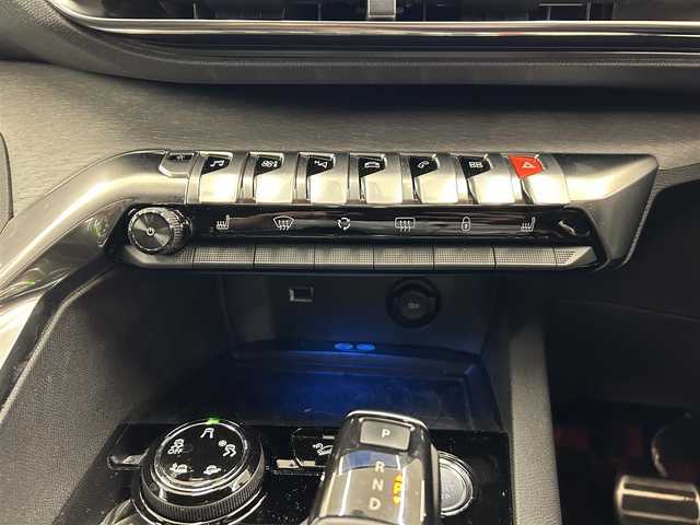 プジョー ５００８ GT ブルーHDi 岡山県 2019(令1)年 4.6万km ネイクルホワイト プジョー純正ナビ/パノラマビューカメラ/ファーストクラスパッケージ/Bluetooth/USB/アップルカープレイ/アンドライドオート/アクティブセーフティーブレーキ/レーンキープ/ブラインドスポットアシスト/パノラマガラスサンルーフ/ACC/パワーテールゲート/運転席パワーシート/ナッパレザーシート/シートヒーター/アンビエントライト/パヒュームディフューザー/オートライト/オートワイパー/パークアシスト/インテリジェントハイビーム/ドラレコ