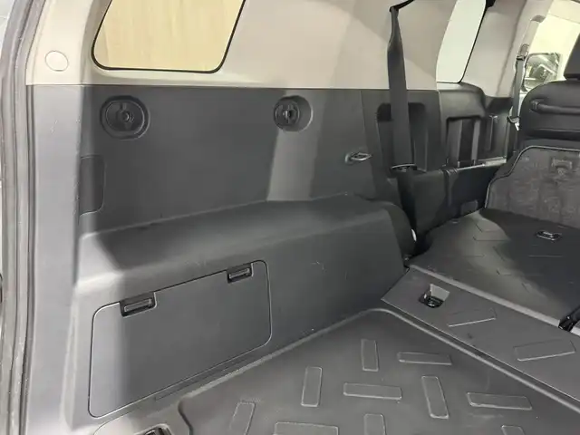 トヨタ ＦＪクルーザー オフロードパッケージ 三重県 2016(平28)年 4.5万km セメントグレーM/ホワイト ガソリン/パートタイム4WD（H2-H4-L4）/フロア5AT/純正 7インチナビ NSZT-W64T/（AM/FM/CD/DVD/SDREC/SD/TV/Bluetooth）/バックカメラ/ドライブレコーダー 前方/ETC/安全/・バックソナー/・SRS 前席サイドエアバッグ＆前後席カーテンシールドエアバッグ/・EBD付ABS/・社外カーセキュリティシステム/装備/・【OP】寒冷地仕様（ウインドシールドデアイサー、サイドステップ、リモコン大型ドアミラー（ヒーター付）、リヤフォグランプなど）/・【OP】クルーズコントロール/・【OP】フロントフォグランプ/・クロールコントロール/・ビルシュタイン製モノチューブ式ショックアブソーバー/・アクティブトラクションコントロール（A-TRAC）/・リヤデフロック/・マニュアルエアコン/・ステアリングスイッチ/・チルトステアリング/・リモコンキーx2/・保/取/ナビ取/など