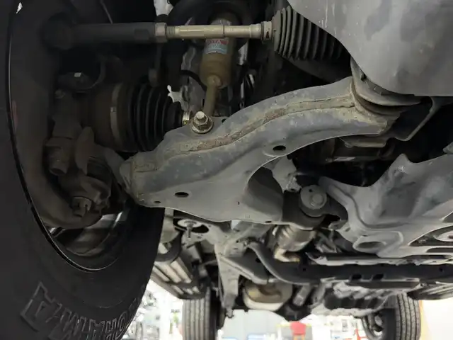 トヨタ ＦＪクルーザー オフロードパッケージ 三重県 2016(平28)年 4.5万km セメントグレーM/ホワイト ガソリン/パートタイム4WD（H2-H4-L4）/フロア5AT/純正 7インチナビ NSZT-W64T/（AM/FM/CD/DVD/SDREC/SD/TV/Bluetooth）/バックカメラ/ドライブレコーダー 前方/ETC/安全/・バックソナー/・SRS 前席サイドエアバッグ＆前後席カーテンシールドエアバッグ/・EBD付ABS/・社外カーセキュリティシステム/装備/・【OP】寒冷地仕様（ウインドシールドデアイサー、サイドステップ、リモコン大型ドアミラー（ヒーター付）、リヤフォグランプなど）/・【OP】クルーズコントロール/・【OP】フロントフォグランプ/・クロールコントロール/・ビルシュタイン製モノチューブ式ショックアブソーバー/・アクティブトラクションコントロール（A-TRAC）/・リヤデフロック/・マニュアルエアコン/・ステアリングスイッチ/・チルトステアリング/・リモコンキーx2/・保/取/ナビ取/など
