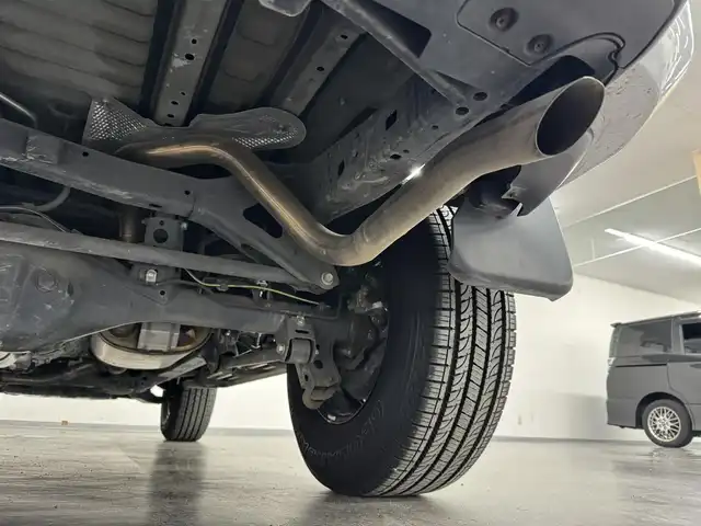 トヨタ ＦＪクルーザー オフロードパッケージ 三重県 2016(平28)年 4.5万km セメントグレーM/ホワイト ガソリン/パートタイム4WD（H2-H4-L4）/フロア5AT/純正 7インチナビ NSZT-W64T/（AM/FM/CD/DVD/SDREC/SD/TV/Bluetooth）/バックカメラ/ドライブレコーダー 前方/ETC/安全/・バックソナー/・SRS 前席サイドエアバッグ＆前後席カーテンシールドエアバッグ/・EBD付ABS/・社外カーセキュリティシステム/装備/・【OP】寒冷地仕様（ウインドシールドデアイサー、サイドステップ、リモコン大型ドアミラー（ヒーター付）、リヤフォグランプなど）/・【OP】クルーズコントロール/・【OP】フロントフォグランプ/・クロールコントロール/・ビルシュタイン製モノチューブ式ショックアブソーバー/・アクティブトラクションコントロール（A-TRAC）/・リヤデフロック/・マニュアルエアコン/・ステアリングスイッチ/・チルトステアリング/・リモコンキーx2/・保/取/ナビ取/など