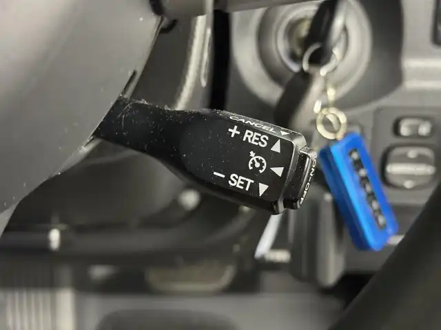 トヨタ ＦＪクルーザー オフロードパッケージ 三重県 2016(平28)年 4.5万km セメントグレーM/ホワイト ガソリン/パートタイム4WD（H2-H4-L4）/フロア5AT/純正 7インチナビ NSZT-W64T/（AM/FM/CD/DVD/SDREC/SD/TV/Bluetooth）/バックカメラ/ドライブレコーダー 前方/ETC/安全/・バックソナー/・SRS 前席サイドエアバッグ＆前後席カーテンシールドエアバッグ/・EBD付ABS/・社外カーセキュリティシステム/装備/・【OP】寒冷地仕様（ウインドシールドデアイサー、サイドステップ、リモコン大型ドアミラー（ヒーター付）、リヤフォグランプなど）/・【OP】クルーズコントロール/・【OP】フロントフォグランプ/・クロールコントロール/・ビルシュタイン製モノチューブ式ショックアブソーバー/・アクティブトラクションコントロール（A-TRAC）/・リヤデフロック/・マニュアルエアコン/・ステアリングスイッチ/・チルトステアリング/・リモコンキーx2/・保/取/ナビ取/など