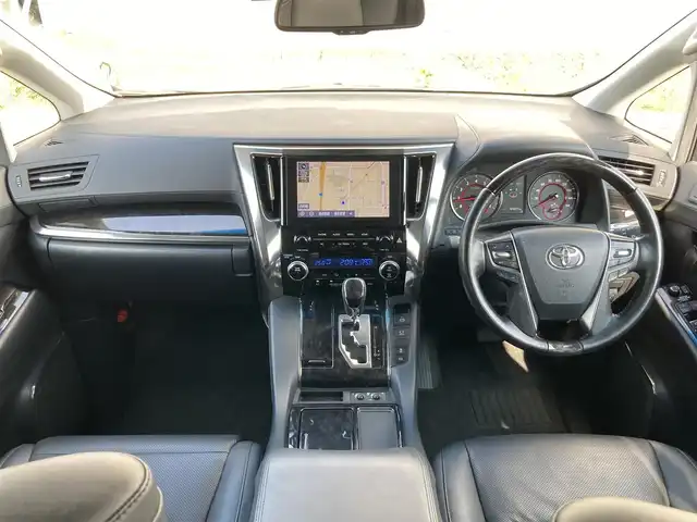 トヨタ アルファード S Cパッケージ 静岡県 2020(令2)年 7万km ホワイトパールクリスタルシャイン Toyota Safety Sense/純正メモリーナビ/　AM FM Bluetooth USB AppleCarPlay AndroidAuto/オプションCD・DVDプレイヤー/バックモニター/前方ドライブレコーダー/LEDオートヘッドランプ/シーケンシャルターンランプ/パワーシート(前席+2列目)/シートヒーター＆シートベンチレーション/両側パワースライドドア/前後方クリアランスソナー/純正18インチアルミホイール/ツインムーンルーフ/純正12.1インチフリップダウンモニター/ビルトインETC/ブラックレザーシート