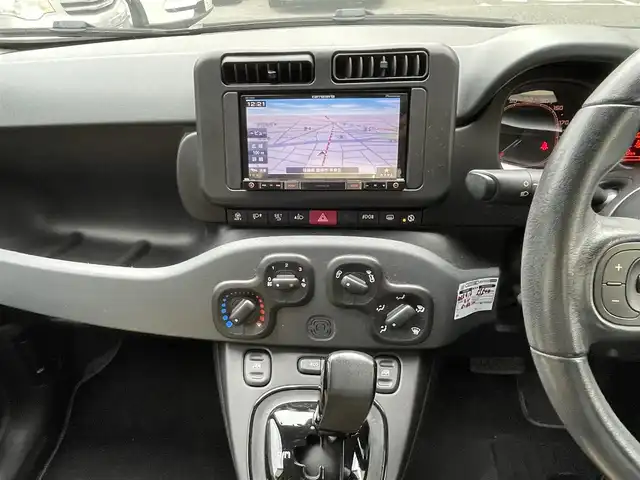 フィアット パンダ イージー 福岡県 2017(平29)年 5.3万km アイボリー 社外ナビ/（AM/FM/CD/DVD/SD/USB/Bluetooth/フルセグTV）/トラクションコントロール/アイドリングストップ/ETC/ドライブレコーダー前（SD有り）/フォグランプ/バックカメラ/純正アルミホイール/純正フロアマット/保証書/取扱説明書