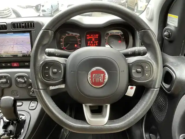 フィアット パンダ イージー 福岡県 2017(平29)年 5.3万km アイボリー 社外ナビ/（AM/FM/CD/DVD/SD/USB/Bluetooth/フルセグTV）/トラクションコントロール/アイドリングストップ/ETC/ドライブレコーダー前（SD有り）/フォグランプ/バックカメラ/純正アルミホイール/純正フロアマット/保証書/取扱説明書
