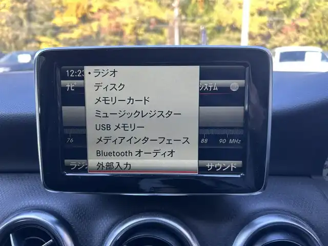 メルセデス・ベンツ Ａ１８０ 大阪府 2013(平25)年 5.4万km ユニバースブルー 純正ナビ/TV/バックカメラ/純正17インチAW/HIDヘッドライト/クリアランスソナー/ブラインドスポット/ACC/パドルシフト/ハーフ革/ETC/ドラレコ