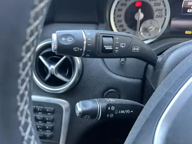 メルセデス・ベンツ Ａ１８０ 大阪府 2013(平25)年 5.4万km ユニバースブルー 純正ナビ/TV/バックカメラ/純正17インチAW/HIDヘッドライト/クリアランスソナー/ブラインドスポット/ACC/パドルシフト/ハーフ革/ETC/ドラレコ