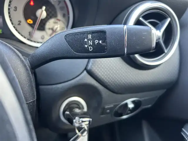 メルセデス・ベンツ Ａ１８０ 大阪府 2013(平25)年 5.4万km ユニバースブルー 純正ナビ/TV/バックカメラ/純正17インチAW/HIDヘッドライト/クリアランスソナー/ブラインドスポット/ACC/パドルシフト/ハーフ革/ETC/ドラレコ