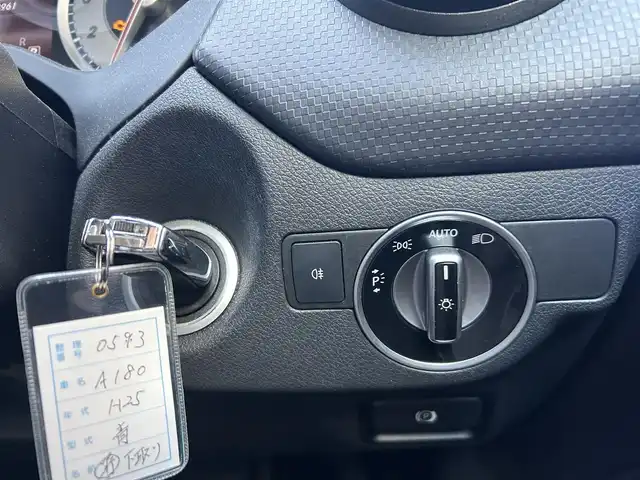 メルセデス・ベンツ Ａ１８０ 大阪府 2013(平25)年 5.4万km ユニバースブルー 純正ナビ/TV/バックカメラ/純正17インチAW/HIDヘッドライト/クリアランスソナー/ブラインドスポット/ACC/パドルシフト/ハーフ革/ETC/ドラレコ