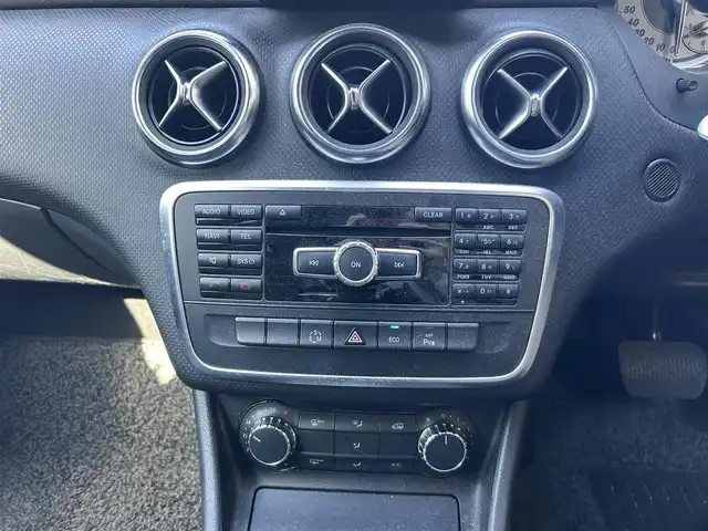 メルセデス・ベンツ Ａ１８０ 大阪府 2013(平25)年 5.4万km ユニバースブルー 純正ナビ/TV/バックカメラ/純正17インチAW/HIDヘッドライト/クリアランスソナー/ブラインドスポット/ACC/パドルシフト/ハーフ革/ETC/ドラレコ