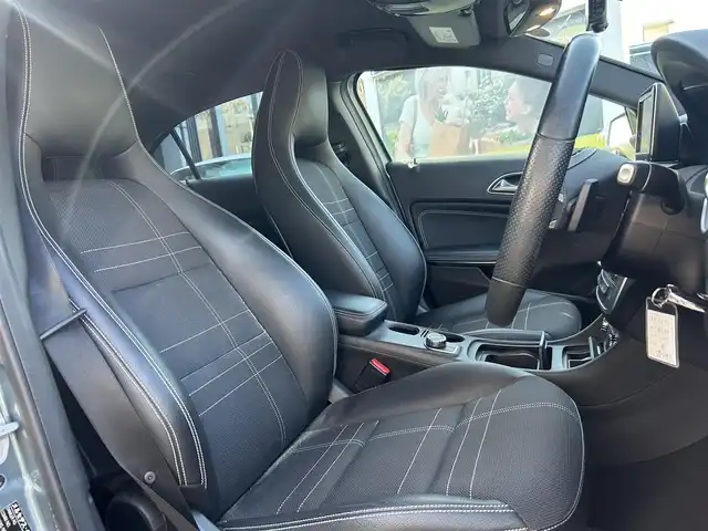 メルセデス・ベンツ Ａ１８０ 大阪府 2013(平25)年 5.4万km ユニバースブルー 純正ナビ/TV/バックカメラ/純正17インチAW/HIDヘッドライト/クリアランスソナー/ブラインドスポット/ACC/パドルシフト/ハーフ革/ETC/ドラレコ