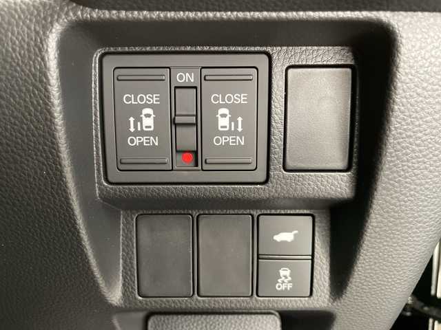 ホンダ ステップワゴン スパーダ eHEV プレミアムライン 長野県 2025(令7)年 0.1千km クリスタルブラックパール ホンダセンシング/・クルーズコントロール（追従あり）/・衝突被害軽減システム/・レーンキープアシスト/・クリアランスソナー/両側パワースライドドア/電動リアゲート/マルチビューカメラシステム（ナビなし）/パドルシフト/シートヒーター（前席）/2列目オットマン/2列目サンシェード/電動パーキングブレーキ/オートホールド/LEDヘッドライト/オートマチックハイビーム/フォグランプ/17インチ純正アルミホイール/スマートキー