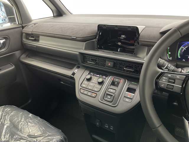 ホンダ ステップワゴン スパーダ eHEV プレミアムライン 長野県 2025(令7)年 0.1千km クリスタルブラックパール ホンダセンシング/・クルーズコントロール（追従あり）/・衝突被害軽減システム/・レーンキープアシスト/・クリアランスソナー/両側パワースライドドア/電動リアゲート/マルチビューカメラシステム（ナビなし）/パドルシフト/シートヒーター（前席）/2列目オットマン/2列目サンシェード/電動パーキングブレーキ/オートホールド/LEDヘッドライト/オートマチックハイビーム/フォグランプ/17インチ純正アルミホイール/スマートキー