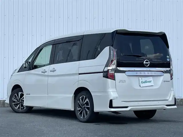 日産 セレナ e－パワー ハイウェイスター V 長崎県 2020(令2)年 11.1万km ブリリアントホワイトパール 純１０型ナビ　/・フルセグ/・DVD/・Bluetooth/・Blu-RAY対応/純フリップダウンモニター　/防水シート車　/アラウンドビューモニター/両側パワースライドドア/オートダブルエアコン　/ドライブモードセレクト/純正１６インチアルミ　/ＢＳＭ　/ＬＤＡ　/エマージェンシーブレーキ　/クルーズコントロール　/ステアリングスイッチ　/電格ミラー/ステアリングリモコン/シートバックテーブル/リアサンシェード/スマートキー/プッシュスタート/ETC/取説