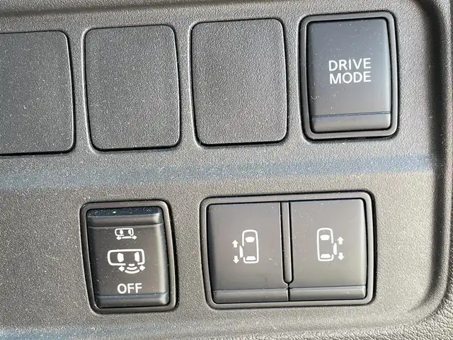 日産 セレナ e－パワー ハイウェイスター V 長崎県 2020(令2)年 11.1万km ブリリアントホワイトパール 純１０型ナビ　/・フルセグ/・DVD/・Bluetooth/・Blu-RAY対応/純フリップダウンモニター　/防水シート車　/アラウンドビューモニター/両側パワースライドドア/オートダブルエアコン　/ドライブモードセレクト/純正１６インチアルミ　/ＢＳＭ　/ＬＤＡ　/エマージェンシーブレーキ　/クルーズコントロール　/ステアリングスイッチ　/電格ミラー/ステアリングリモコン/シートバックテーブル/リアサンシェード/スマートキー/プッシュスタート/ETC/取説