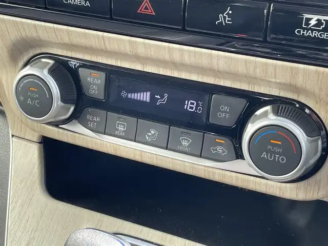 日産 セレナ e－パワー ハイウェイスター V 長崎県 2020(令2)年 11.1万km ブリリアントホワイトパール 純１０型ナビ　/・フルセグ/・DVD/・Bluetooth/・Blu-RAY対応/純フリップダウンモニター　/防水シート車　/アラウンドビューモニター/両側パワースライドドア/オートダブルエアコン　/ドライブモードセレクト/純正１６インチアルミ　/ＢＳＭ　/ＬＤＡ　/エマージェンシーブレーキ　/クルーズコントロール　/ステアリングスイッチ　/電格ミラー/ステアリングリモコン/シートバックテーブル/リアサンシェード/スマートキー/プッシュスタート/ETC/取説