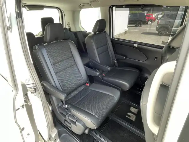 日産 セレナ e－パワー ハイウェイスター V 長崎県 2020(令2)年 11.1万km ブリリアントホワイトパール 純１０型ナビ　/・フルセグ/・DVD/・Bluetooth/・Blu-RAY対応/純フリップダウンモニター　/防水シート車　/アラウンドビューモニター/両側パワースライドドア/オートダブルエアコン　/ドライブモードセレクト/純正１６インチアルミ　/ＢＳＭ　/ＬＤＡ　/エマージェンシーブレーキ　/クルーズコントロール　/ステアリングスイッチ　/電格ミラー/ステアリングリモコン/シートバックテーブル/リアサンシェード/スマートキー/プッシュスタート/ETC/取説