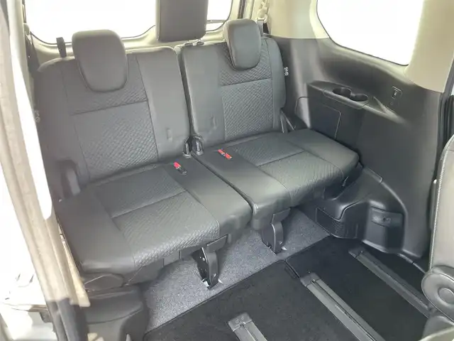 日産 セレナ e－パワー ハイウェイスター V 長崎県 2020(令2)年 11.1万km ブリリアントホワイトパール 純１０型ナビ　/・フルセグ/・DVD/・Bluetooth/・Blu-RAY対応/純フリップダウンモニター　/防水シート車　/アラウンドビューモニター/両側パワースライドドア/オートダブルエアコン　/ドライブモードセレクト/純正１６インチアルミ　/ＢＳＭ　/ＬＤＡ　/エマージェンシーブレーキ　/クルーズコントロール　/ステアリングスイッチ　/電格ミラー/ステアリングリモコン/シートバックテーブル/リアサンシェード/スマートキー/プッシュスタート/ETC/取説