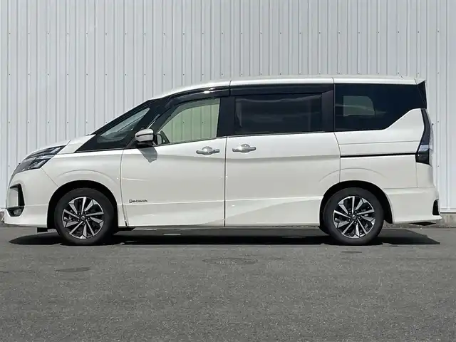 日産 セレナ e－パワー ハイウェイスター V 長崎県 2020(令2)年 11.1万km ブリリアントホワイトパール 純１０型ナビ　/・フルセグ/・DVD/・Bluetooth/・Blu-RAY対応/純フリップダウンモニター　/防水シート車　/アラウンドビューモニター/両側パワースライドドア/オートダブルエアコン　/ドライブモードセレクト/純正１６インチアルミ　/ＢＳＭ　/ＬＤＡ　/エマージェンシーブレーキ　/クルーズコントロール　/ステアリングスイッチ　/電格ミラー/ステアリングリモコン/シートバックテーブル/リアサンシェード/スマートキー/プッシュスタート/ETC/取説