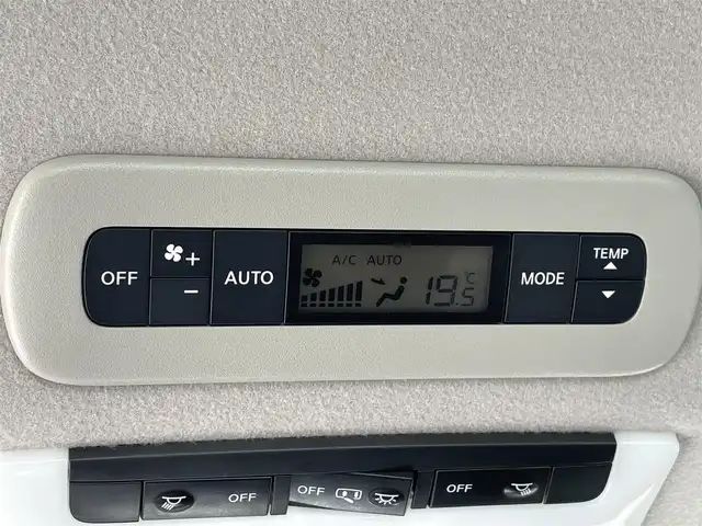 日産 セレナ e－パワー ハイウェイスター V 長崎県 2020(令2)年 11.1万km ブリリアントホワイトパール 純１０型ナビ　/・フルセグ/・DVD/・Bluetooth/・Blu-RAY対応/純フリップダウンモニター　/防水シート車　/アラウンドビューモニター/両側パワースライドドア/オートダブルエアコン　/ドライブモードセレクト/純正１６インチアルミ　/ＢＳＭ　/ＬＤＡ　/エマージェンシーブレーキ　/クルーズコントロール　/ステアリングスイッチ　/電格ミラー/ステアリングリモコン/シートバックテーブル/リアサンシェード/スマートキー/プッシュスタート/ETC/取説