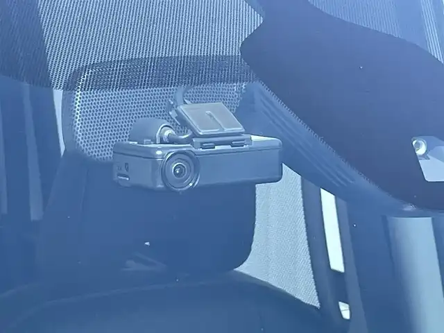 日産 セレナ e－パワー ハイウェイスター V 長崎県 2020(令2)年 11.1万km ブリリアントホワイトパール 純１０型ナビ　/・フルセグ/・DVD/・Bluetooth/・Blu-RAY対応/純フリップダウンモニター　/防水シート車　/アラウンドビューモニター/両側パワースライドドア/オートダブルエアコン　/ドライブモードセレクト/純正１６インチアルミ　/ＢＳＭ　/ＬＤＡ　/エマージェンシーブレーキ　/クルーズコントロール　/ステアリングスイッチ　/電格ミラー/ステアリングリモコン/シートバックテーブル/リアサンシェード/スマートキー/プッシュスタート/ETC/取説