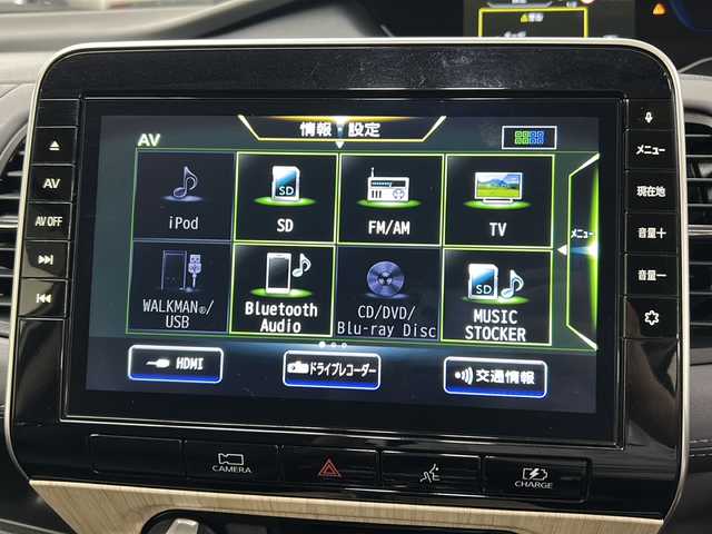 日産 セレナ e－パワー ハイウェイスター V 長崎県 2020(令2)年 11.1万km ブリリアントホワイトパール 純正１０型ナビ　/・フルセグ/・DVD/・Bluetooth/・Blu-RAY対応/純フリップダウンモニター　/防水シート車　/アラウンドビューモニター/両側パワースライドドア/オートダブルエアコン　/ドライブモードセレクト/純正１６インチアルミ　/ＢＳＭ　/ＬＤＡ　/エマージェンシーブレーキ　/クルーズコントロール　/ステアリングスイッチ　/電格ミラー/ステアリングリモコン/シートバックテーブル/リアサンシェード/スマートキー/プッシュスタート/ETC/取説