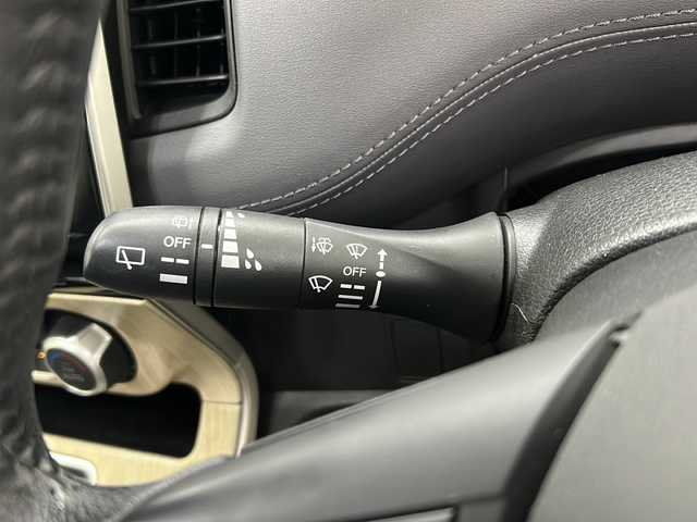 日産 セレナ e－パワー ハイウェイスター V 長崎県 2020(令2)年 11.1万km ブリリアントホワイトパール 純正１０型ナビ　/・フルセグ/・DVD/・Bluetooth/・Blu-RAY対応/純フリップダウンモニター　/防水シート車　/アラウンドビューモニター/両側パワースライドドア/オートダブルエアコン　/ドライブモードセレクト/純正１６インチアルミ　/ＢＳＭ　/ＬＤＡ　/エマージェンシーブレーキ　/クルーズコントロール　/ステアリングスイッチ　/電格ミラー/ステアリングリモコン/シートバックテーブル/リアサンシェード/スマートキー/プッシュスタート/ETC/取説