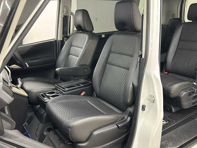 日産 セレナ e－パワー ハイウェイスター V 長崎県 2020(令2)年 11.1万km ブリリアントホワイトパール 純正１０型ナビ　/・フルセグ/・DVD/・Bluetooth/・Blu-RAY対応/純フリップダウンモニター　/防水シート車　/アラウンドビューモニター/両側パワースライドドア/オートダブルエアコン　/ドライブモードセレクト/純正１６インチアルミ　/ＢＳＭ　/ＬＤＡ　/エマージェンシーブレーキ　/クルーズコントロール　/ステアリングスイッチ　/電格ミラー/ステアリングリモコン/シートバックテーブル/リアサンシェード/スマートキー/プッシュスタート/ETC/取説