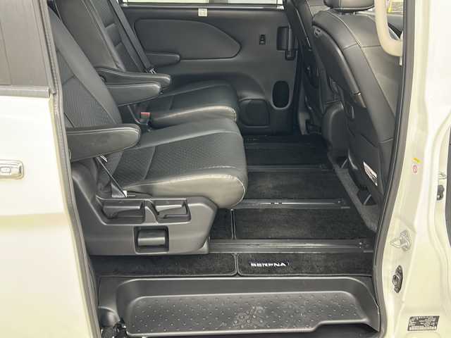 日産 セレナ e－パワー ハイウェイスター V 長崎県 2020(令2)年 11.1万km ブリリアントホワイトパール 純正１０型ナビ　/・フルセグ/・DVD/・Bluetooth/・Blu-RAY対応/純フリップダウンモニター　/防水シート車　/アラウンドビューモニター/両側パワースライドドア/オートダブルエアコン　/ドライブモードセレクト/純正１６インチアルミ　/ＢＳＭ　/ＬＤＡ　/エマージェンシーブレーキ　/クルーズコントロール　/ステアリングスイッチ　/電格ミラー/ステアリングリモコン/シートバックテーブル/リアサンシェード/スマートキー/プッシュスタート/ETC/取説