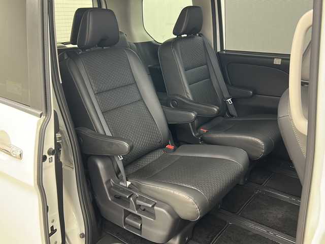 日産 セレナ e－パワー ハイウェイスター V 長崎県 2020(令2)年 11.1万km ブリリアントホワイトパール 純正１０型ナビ　/・フルセグ/・DVD/・Bluetooth/・Blu-RAY対応/純フリップダウンモニター　/防水シート車　/アラウンドビューモニター/両側パワースライドドア/オートダブルエアコン　/ドライブモードセレクト/純正１６インチアルミ　/ＢＳＭ　/ＬＤＡ　/エマージェンシーブレーキ　/クルーズコントロール　/ステアリングスイッチ　/電格ミラー/ステアリングリモコン/シートバックテーブル/リアサンシェード/スマートキー/プッシュスタート/ETC/取説