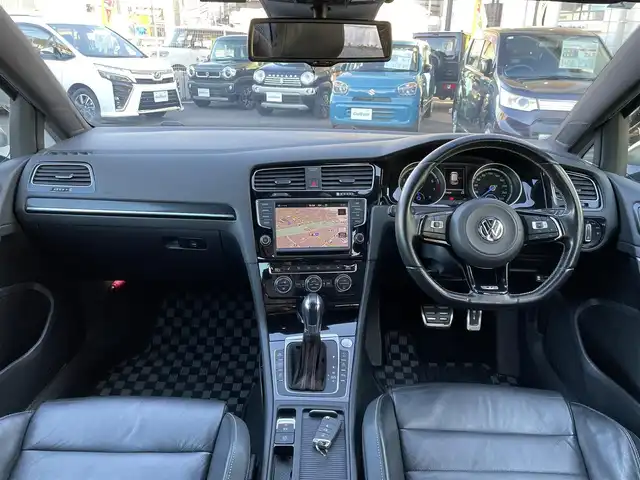 フォルクスワーゲン ゴルフ Ｒ 大分県 2014(平26)年 10.4万km 青 革シート/純正ナビ/　Bluetooth/フルセグ/ラジオ/CD/ACC/LKA/Traffic Assist/スタティックコーナリングライト/ダイナミックコーナリングライト/ダイナミックライトアシスト/Rear Assist/後方死角検知機能Fatigue Detection System/オプティカルパーキングシステム/リヤトラフィックアラート/Front Assist/プロアクティブ・オキュパント・プロテクション/パワーシート（運転席）/シートヒーター（運転席/助手席）/電動格納ミラー/USB端子/ETC