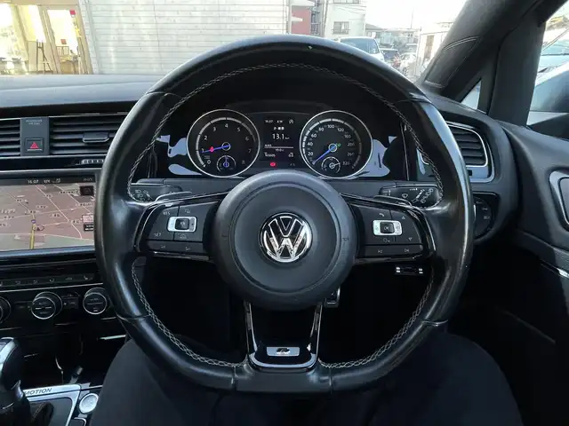 フォルクスワーゲン ゴルフ Ｒ 大分県 2014(平26)年 10.4万km 青 革シート/純正ナビ/　Bluetooth/フルセグ/ラジオ/CD/ACC/LKA/Traffic Assist/スタティックコーナリングライト/ダイナミックコーナリングライト/ダイナミックライトアシスト/Rear Assist/後方死角検知機能Fatigue Detection System/オプティカルパーキングシステム/リヤトラフィックアラート/Front Assist/プロアクティブ・オキュパント・プロテクション/パワーシート（運転席）/シートヒーター（運転席/助手席）/電動格納ミラー/USB端子/ETC