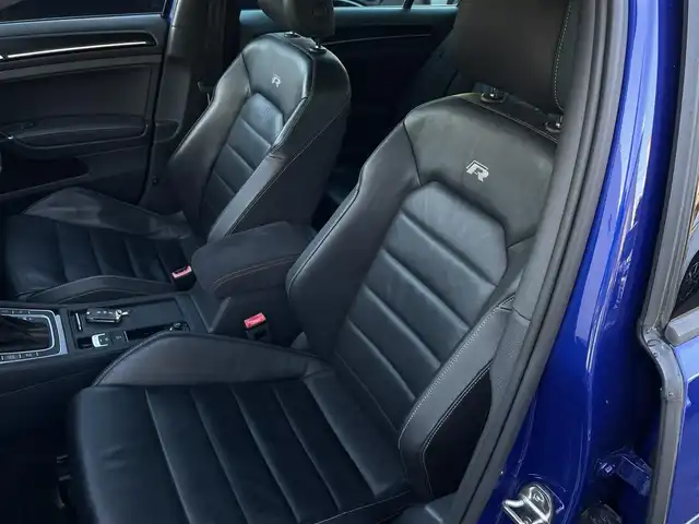 フォルクスワーゲン ゴルフ Ｒ 大分県 2014(平26)年 10.4万km 青 革シート/純正ナビ/　Bluetooth/フルセグ/ラジオ/CD/ACC/LKA/Traffic Assist/スタティックコーナリングライト/ダイナミックコーナリングライト/ダイナミックライトアシスト/Rear Assist/後方死角検知機能Fatigue Detection System/オプティカルパーキングシステム/リヤトラフィックアラート/Front Assist/プロアクティブ・オキュパント・プロテクション/パワーシート（運転席）/シートヒーター（運転席/助手席）/電動格納ミラー/USB端子/ETC