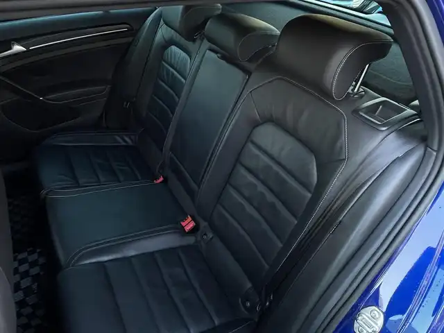 フォルクスワーゲン ゴルフ Ｒ 大分県 2014(平26)年 10.4万km 青 革シート/純正ナビ/　Bluetooth/フルセグ/ラジオ/CD/ACC/LKA/Traffic Assist/スタティックコーナリングライト/ダイナミックコーナリングライト/ダイナミックライトアシスト/Rear Assist/後方死角検知機能Fatigue Detection System/オプティカルパーキングシステム/リヤトラフィックアラート/Front Assist/プロアクティブ・オキュパント・プロテクション/パワーシート（運転席）/シートヒーター（運転席/助手席）/電動格納ミラー/USB端子/ETC