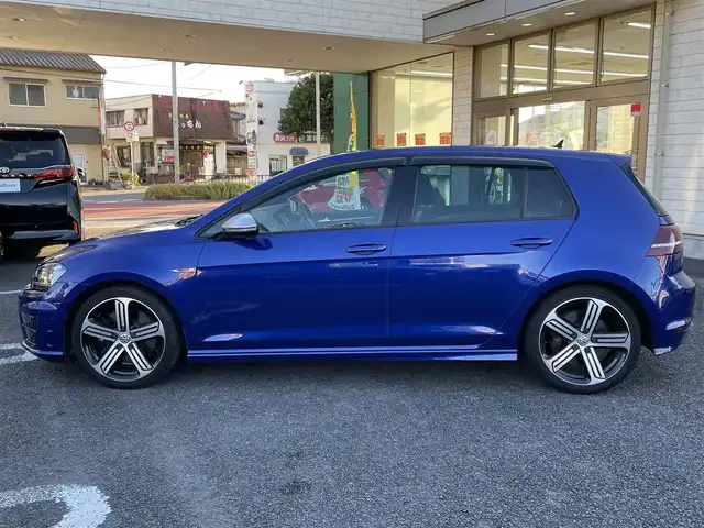 フォルクスワーゲン ゴルフ Ｒ 大分県 2014(平26)年 10.4万km 青 革シート/純正ナビ/　Bluetooth/フルセグ/ラジオ/CD/ACC/LKA/Traffic Assist/スタティックコーナリングライト/ダイナミックコーナリングライト/ダイナミックライトアシスト/Rear Assist/後方死角検知機能Fatigue Detection System/オプティカルパーキングシステム/リヤトラフィックアラート/Front Assist/プロアクティブ・オキュパント・プロテクション/パワーシート（運転席）/シートヒーター（運転席/助手席）/電動格納ミラー/USB端子/ETC