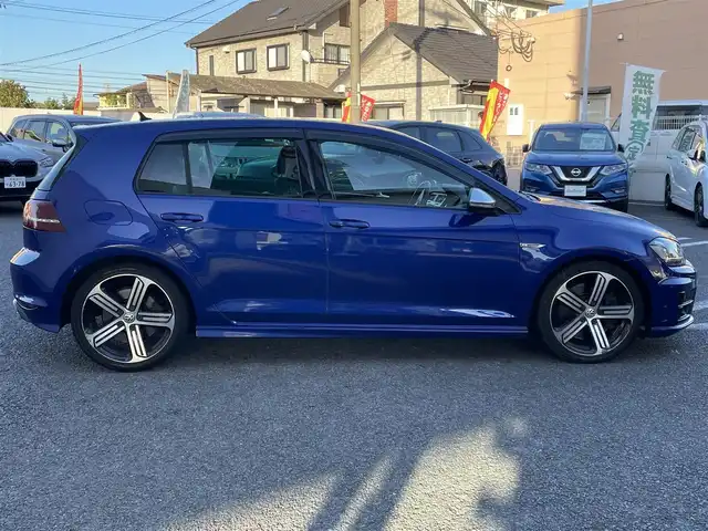 フォルクスワーゲン ゴルフ Ｒ 大分県 2014(平26)年 10.4万km 青 革シート/純正ナビ/　Bluetooth/フルセグ/ラジオ/CD/ACC/LKA/Traffic Assist/スタティックコーナリングライト/ダイナミックコーナリングライト/ダイナミックライトアシスト/Rear Assist/後方死角検知機能Fatigue Detection System/オプティカルパーキングシステム/リヤトラフィックアラート/Front Assist/プロアクティブ・オキュパント・プロテクション/パワーシート（運転席）/シートヒーター（運転席/助手席）/電動格納ミラー/USB端子/ETC