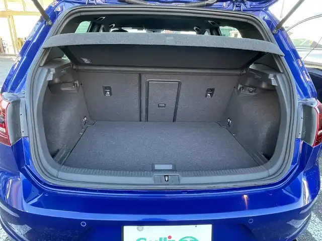 フォルクスワーゲン ゴルフ Ｒ 大分県 2014(平26)年 10.4万km 青 革シート/純正ナビ/　Bluetooth/フルセグ/ラジオ/CD/ACC/LKA/Traffic Assist/スタティックコーナリングライト/ダイナミックコーナリングライト/ダイナミックライトアシスト/Rear Assist/後方死角検知機能Fatigue Detection System/オプティカルパーキングシステム/リヤトラフィックアラート/Front Assist/プロアクティブ・オキュパント・プロテクション/パワーシート（運転席）/シートヒーター（運転席/助手席）/電動格納ミラー/USB端子/ETC