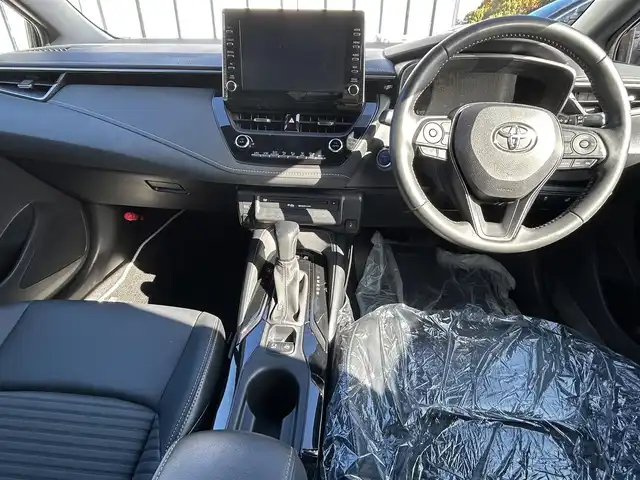 トヨタ カローラツーリング ハイブリッド ダブルバイビー 大阪府 2021(令3)年 4.7万km スパークリングブラックパールクリスタルシャイン トヨタセーフティセンス/・アダプティクブクルーズコントロール/・プリクラッシュセーフティー/・レーントレーシングアシスト/・クリアランスソナー/・オートマチックハイビーム/・ロードサインアシスト/純正9インチナビ/・Bluetooth/CD/DVD/AppleCarPlay/ラジオ/　Miracast/AndroidAuto/主要装備/・バックカメラ/・ブラインドスポットモニター/・ヘッドアップディスプレイ/・オートホールド/・ステアリングヒーター/・ステアリングリモコン/・TOMSエアロ（フロント・サイド・リアアンダー・マフラー有）/・ドライブレコーダー/・ETC2.0