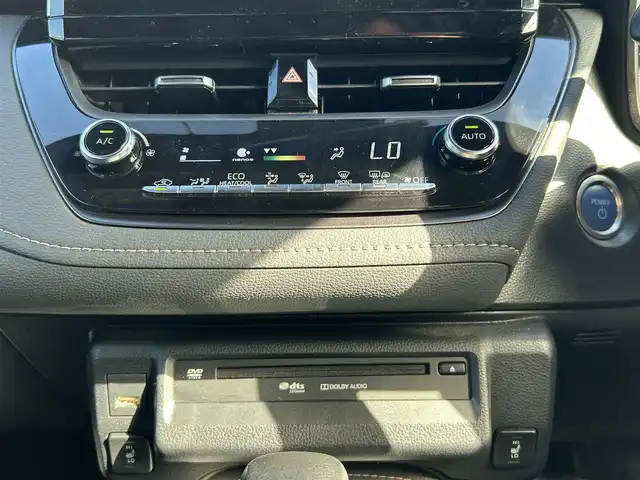 トヨタ カローラツーリング ハイブリッド ダブルバイビー 大阪府 2021(令3)年 4.7万km スパークリングブラックパールクリスタルシャイン トヨタセーフティセンス/・アダプティクブクルーズコントロール/・プリクラッシュセーフティー/・レーントレーシングアシスト/・クリアランスソナー/・オートマチックハイビーム/・ロードサインアシスト/純正9インチナビ/・Bluetooth/CD/DVD/AppleCarPlay/ラジオ/　Miracast/AndroidAuto/主要装備/・バックカメラ/・ブラインドスポットモニター/・ヘッドアップディスプレイ/・オートホールド/・ステアリングヒーター/・ステアリングリモコン/・TOMSエアロ（フロント・サイド・リアアンダー・マフラー有）/・ドライブレコーダー/・ETC2.0