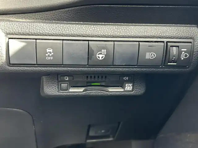 トヨタ カローラツーリング ハイブリッド ダブルバイビー 大阪府 2021(令3)年 4.7万km スパークリングブラックパールクリスタルシャイン トヨタセーフティセンス/・アダプティクブクルーズコントロール/・プリクラッシュセーフティー/・レーントレーシングアシスト/・クリアランスソナー/・オートマチックハイビーム/・ロードサインアシスト/純正9インチナビ/・Bluetooth/CD/DVD/AppleCarPlay/ラジオ/　Miracast/AndroidAuto/主要装備/・バックカメラ/・ブラインドスポットモニター/・ヘッドアップディスプレイ/・オートホールド/・ステアリングヒーター/・ステアリングリモコン/・TOMSエアロ（フロント・サイド・リアアンダー・マフラー有）/・ドライブレコーダー/・ETC2.0