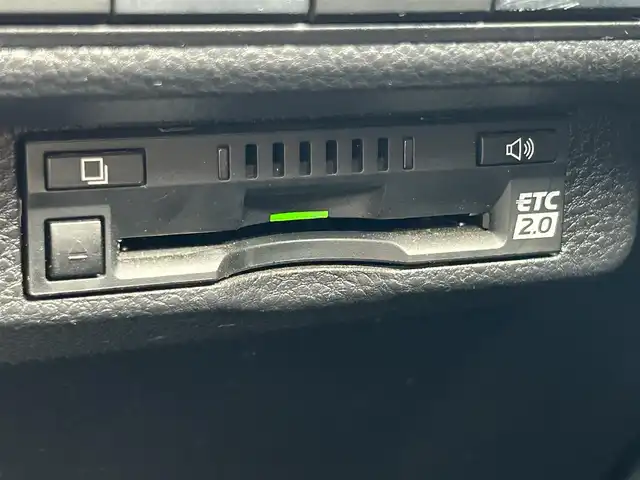 トヨタ カローラツーリング ハイブリッド ダブルバイビー 大阪府 2021(令3)年 4.7万km スパークリングブラックパールクリスタルシャイン トヨタセーフティセンス/・アダプティクブクルーズコントロール/・プリクラッシュセーフティー/・レーントレーシングアシスト/・クリアランスソナー/・オートマチックハイビーム/・ロードサインアシスト/純正9インチナビ/・Bluetooth/CD/DVD/AppleCarPlay/ラジオ/　Miracast/AndroidAuto/主要装備/・バックカメラ/・ブラインドスポットモニター/・ヘッドアップディスプレイ/・オートホールド/・ステアリングヒーター/・ステアリングリモコン/・TOMSエアロ（フロント・サイド・リアアンダー・マフラー有）/・ドライブレコーダー/・ETC2.0