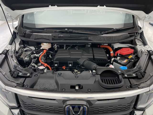 ホンダ ステップワゴン スパーダ eHEV プレミアムライン 長野県 2025(令7)年 0.1千km プラチナホワイトパール ホンダセンシング/・クルーズコントロール（追従あり）/・衝突被害軽減システム/・レーンキープアシスト/・クリアランスソナー/両側パワースライドドア/マルチビューカメラシステム（ナビなし）/シートヒーター（前席）/ハーフレザーシート（合皮）/２列目オットマン/２列目サンシェード/パドルシフト/LEDヘッドライト/オートマチックハイビーム/電動パーキングブレーキ/ブレーキホールド/フォグランプ/17インチ純正アルミホイール/スマートキー