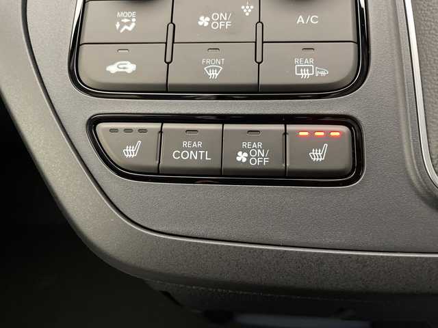 ホンダ ステップワゴン スパーダ eHEV プレミアムライン 長野県 2025(令7)年 0.1千km プラチナホワイトパール ホンダセンシング/・クルーズコントロール（追従あり）/・衝突被害軽減システム/・レーンキープアシスト/・クリアランスソナー/両側パワースライドドア/マルチビューカメラシステム（ナビなし）/シートヒーター（前席）/ハーフレザーシート（合皮）/２列目オットマン/２列目サンシェード/パドルシフト/LEDヘッドライト/オートマチックハイビーム/電動パーキングブレーキ/ブレーキホールド/フォグランプ/17インチ純正アルミホイール/スマートキー