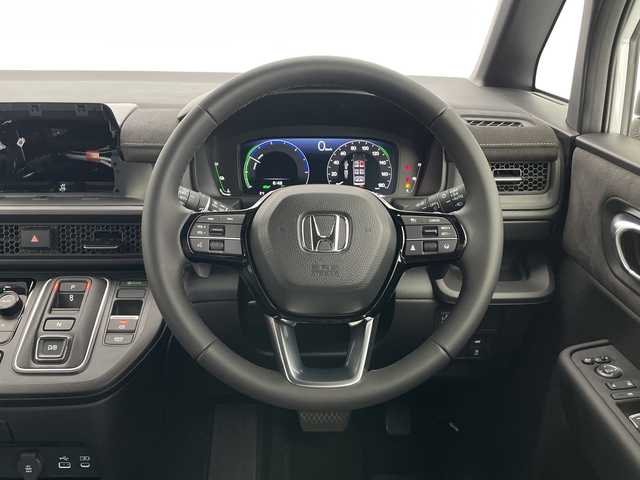 ホンダ ステップワゴン スパーダ eHEV プレミアムライン 長野県 2025(令7)年 0.1千km プラチナホワイトパール ホンダセンシング/・クルーズコントロール（追従あり）/・衝突被害軽減システム/・レーンキープアシスト/・クリアランスソナー/両側パワースライドドア/マルチビューカメラシステム（ナビなし）/シートヒーター（前席）/ハーフレザーシート（合皮）/２列目オットマン/２列目サンシェード/パドルシフト/LEDヘッドライト/オートマチックハイビーム/電動パーキングブレーキ/ブレーキホールド/フォグランプ/17インチ純正アルミホイール/スマートキー