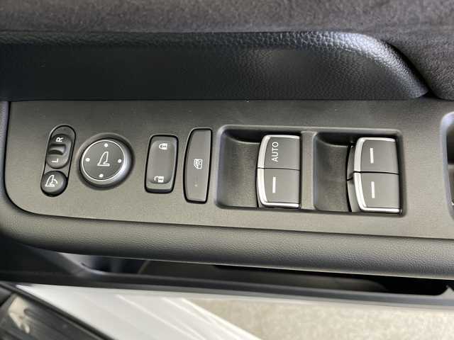 ホンダ ステップワゴン スパーダ eHEV プレミアムライン 長野県 2025(令7)年 0.1千km プラチナホワイトパール ホンダセンシング/・クルーズコントロール（追従あり）/・衝突被害軽減システム/・レーンキープアシスト/・クリアランスソナー/両側パワースライドドア/マルチビューカメラシステム（ナビなし）/シートヒーター（前席）/ハーフレザーシート（合皮）/２列目オットマン/２列目サンシェード/パドルシフト/LEDヘッドライト/オートマチックハイビーム/電動パーキングブレーキ/ブレーキホールド/フォグランプ/17インチ純正アルミホイール/スマートキー