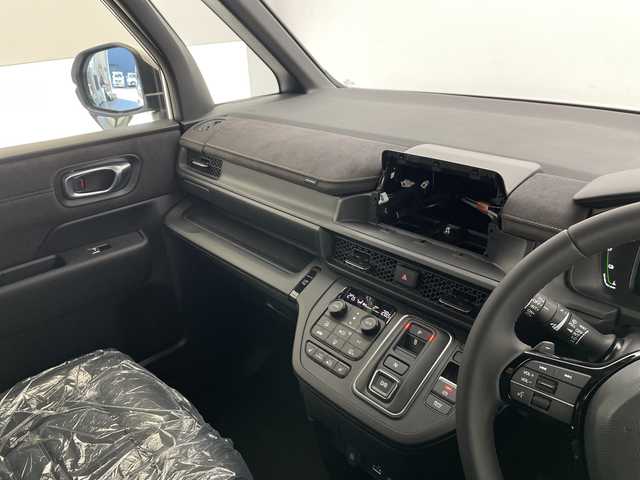 ホンダ ステップワゴン スパーダ eHEV プレミアムライン 長野県 2025(令7)年 0.1千km プラチナホワイトパール ホンダセンシング/・クルーズコントロール（追従あり）/・衝突被害軽減システム/・レーンキープアシスト/・クリアランスソナー/両側パワースライドドア/マルチビューカメラシステム（ナビなし）/シートヒーター（前席）/ハーフレザーシート（合皮）/２列目オットマン/２列目サンシェード/パドルシフト/LEDヘッドライト/オートマチックハイビーム/電動パーキングブレーキ/ブレーキホールド/フォグランプ/17インチ純正アルミホイール/スマートキー