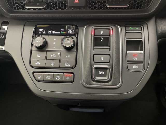 ホンダ ステップワゴン スパーダ eHEV プレミアムライン 長野県 2025(令7)年 0.1千km プラチナホワイトパール ホンダセンシング/・クルーズコントロール（追従あり）/・衝突被害軽減システム/・レーンキープアシスト/・クリアランスソナー/両側パワースライドドア/マルチビューカメラシステム（ナビなし）/シートヒーター（前席）/ハーフレザーシート（合皮）/２列目オットマン/２列目サンシェード/パドルシフト/LEDヘッドライト/オートマチックハイビーム/電動パーキングブレーキ/ブレーキホールド/フォグランプ/17インチ純正アルミホイール/スマートキー