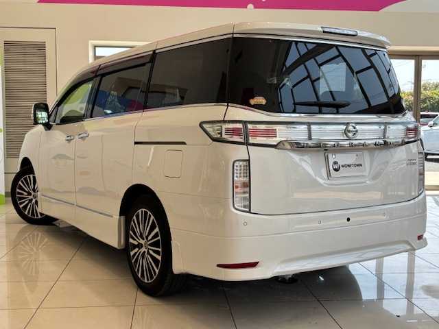 日産 エルグランド 250ハイウェイスターS 埼玉県 2020(令2)年 2.1万km ピュアホワイトパール エマージェンシーブレーキ　/純正メモリナビ/　　CD/DVD/BT/フルセグ　/アラウンドビューモニター　/両側パワースライドドア　/レーダークルーズコントロール　/LEDオートライト　/ハーフレザーシート　/純正18インチアルミホイール/ステアリングスイッチ　/純正ETC